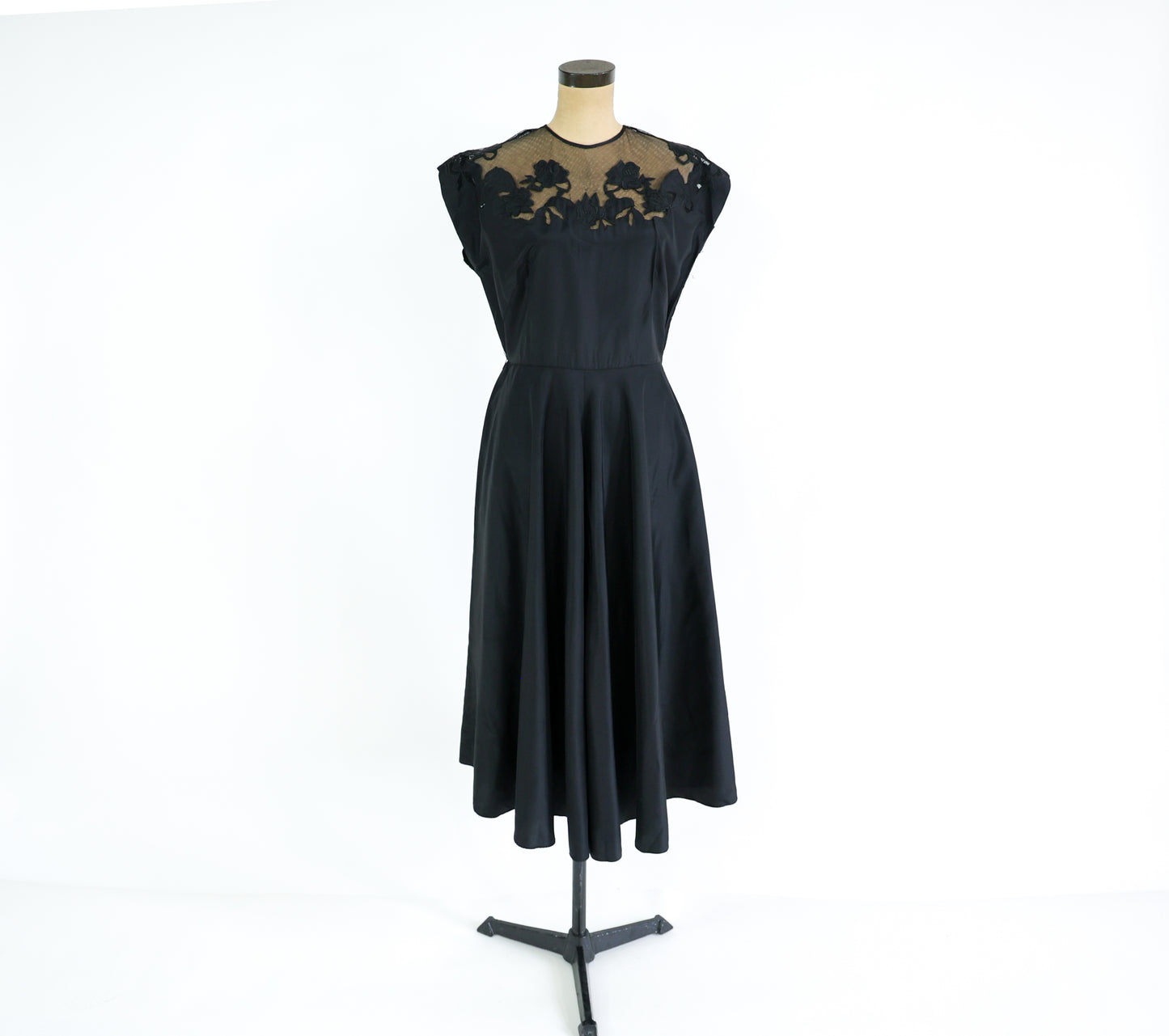 1940s Black Dress Embroidered New Look Dress, Large