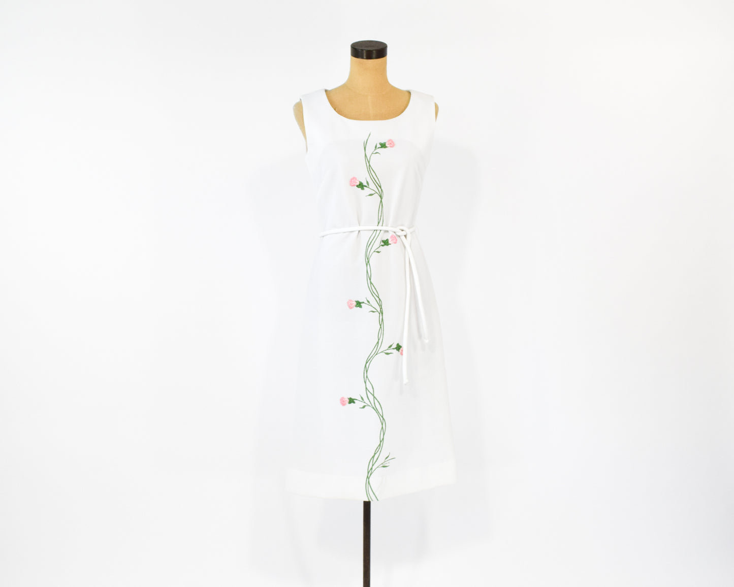 1960s White Embroidered Sleeveless Shift Dress Medium