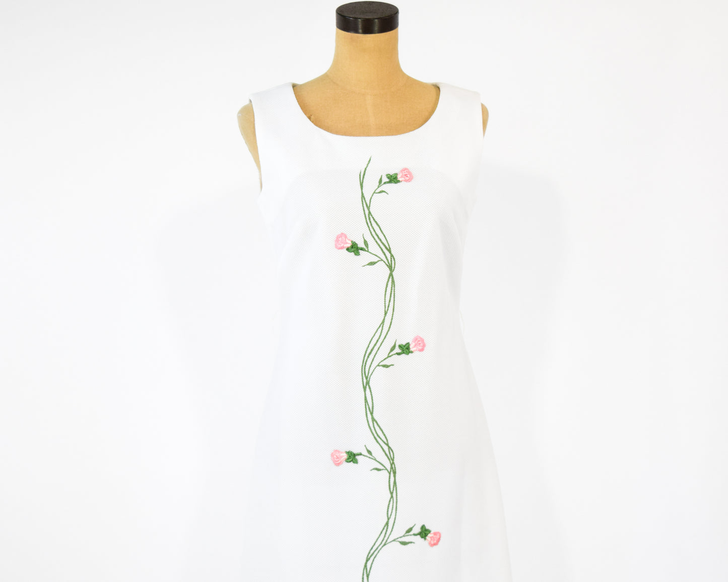 1960s White Embroidered Sleeveless Shift Dress Medium