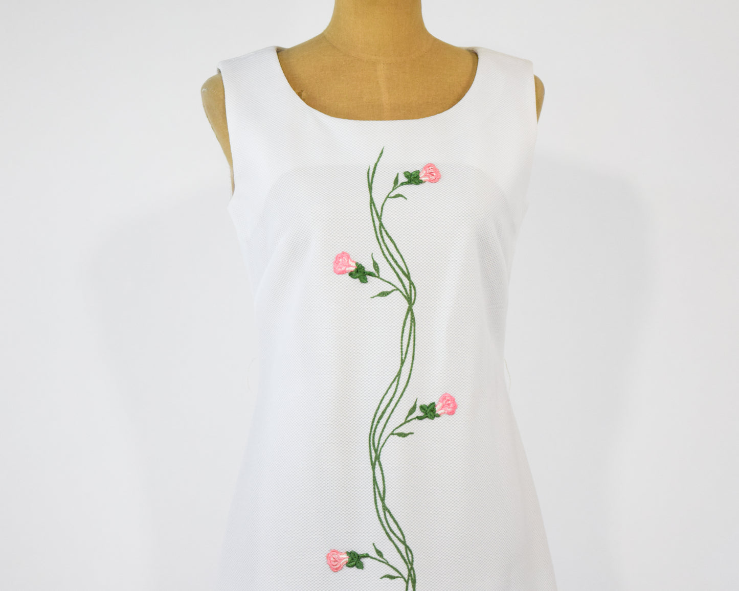 1960s White Embroidered Sleeveless Shift Dress Medium