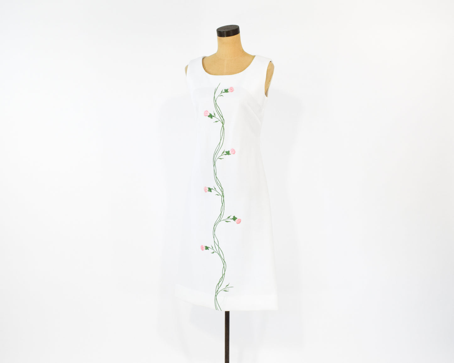 1960s White Embroidered Sleeveless Shift Dress Medium